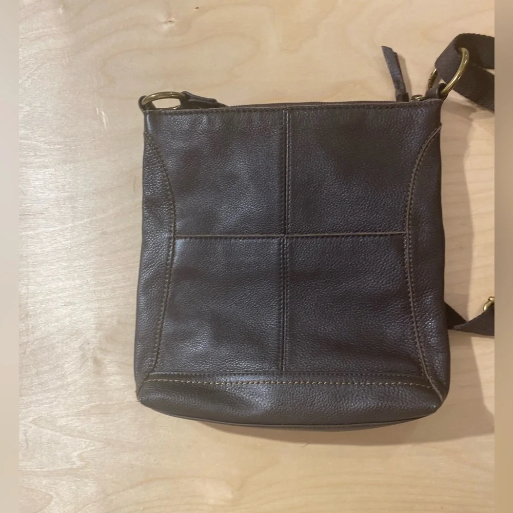 The Sak Stylish Black Leather Crossbody Bag (QM)